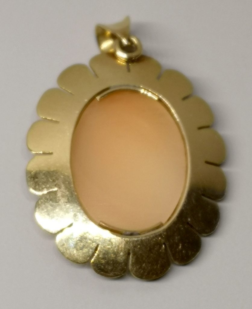 Pendentif camée tête de femme en or jaune 18 carats. - Achat Or en Belgique