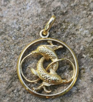 Pendentif en or 18 carats signe du zodiaque poisson.